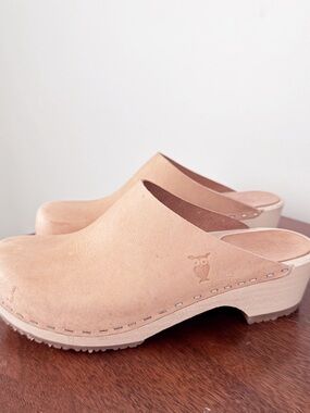 Sandgrens - Traditional Leather Slip-On Wood Clog Mule in Natural Tan - 37